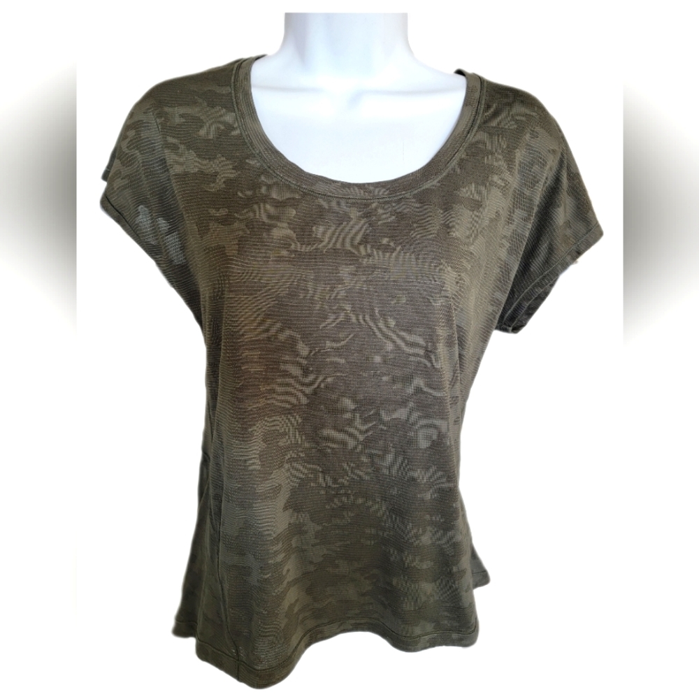 LuluLemon Camo Top 🧘🏻‍♀️Like New🧘🏾